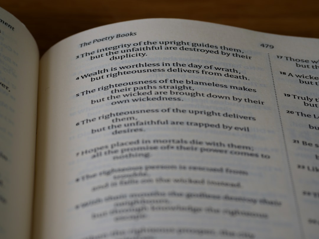 Öğrenci ve öğretmen ders çalışıyor